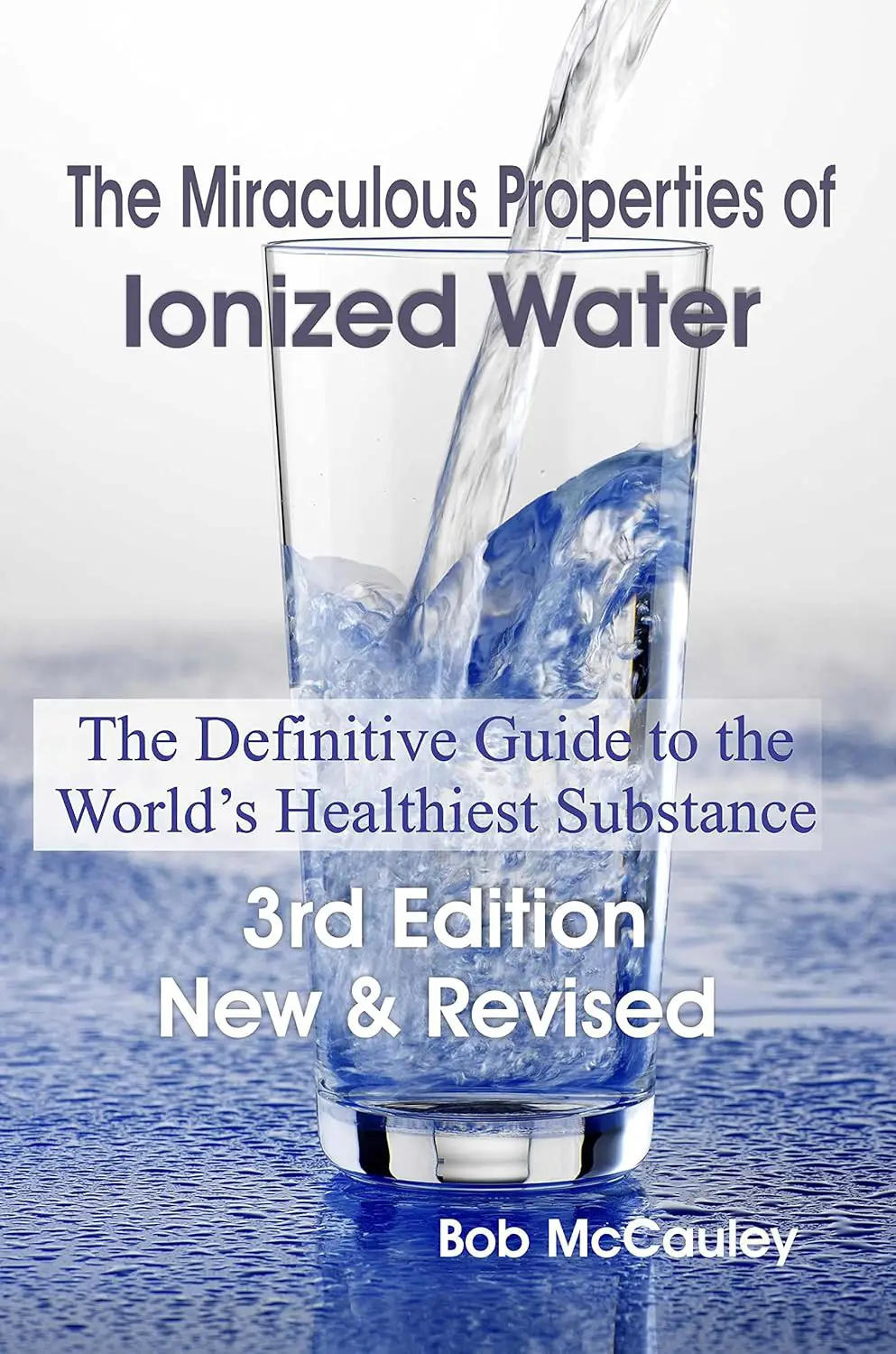 apa do livro The Miraculous Properties of Ionized Water de Bob McCauley, terceira edição revista, mostrando um copo a ser preenchido com água pura.